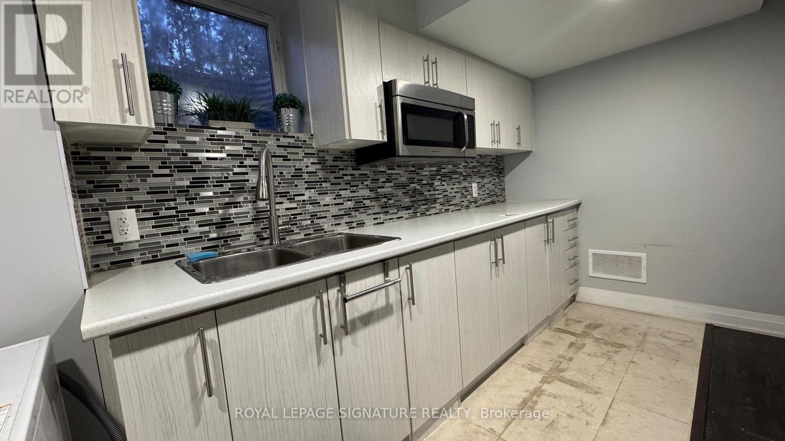 Bsmt - 731 Bennett Boulevard, Milton, Ontario  L9T 6H6 - Photo 3 - W12627998