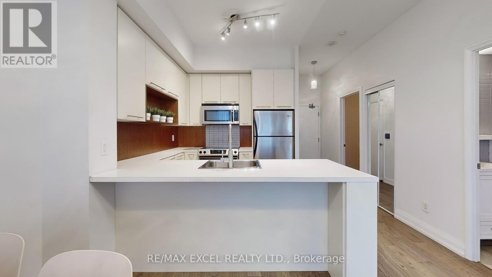 1906 - 21 Carlton Street, Toronto, Ontario  M5B 1L3 - Photo 2 - C12653946