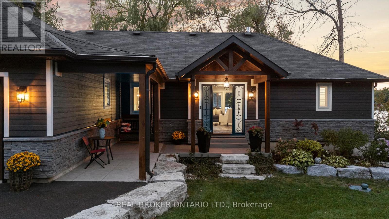 241 Eight Mile Point, Oro-Medonte, Ontario  L3V 6H1 - Photo 2 - S12653970