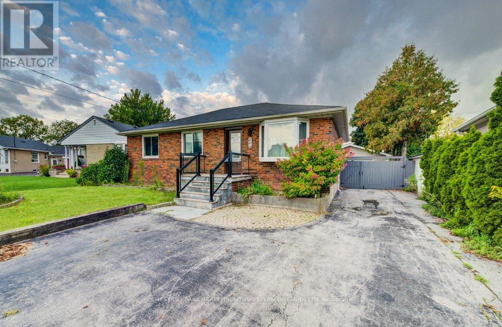 446 Kingsleigh Court, Milton, Ontario  L9T 1X8 - Photo 3 - W12653952