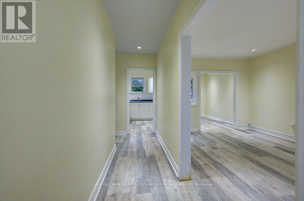 446 Kingsleigh Court, Milton, Ontario  L9T 1X8 - Photo 4 - W12653952