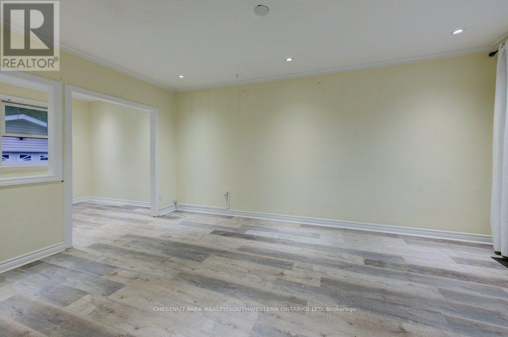 446 Kingsleigh Court, Milton, Ontario  L9T 1X8 - Photo 5 - W12653952