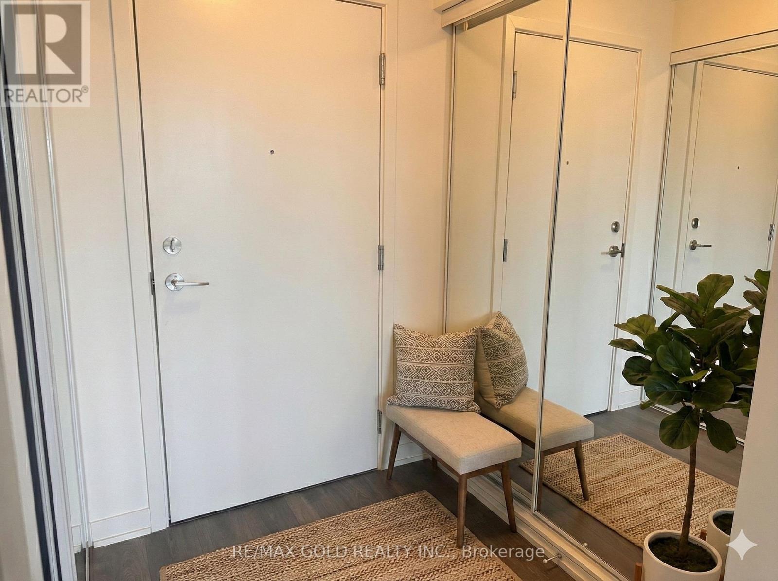 58 Sky Harbour Drive, Brampton, Ontario  L6Y 6J1 - Photo 3 - W12653958