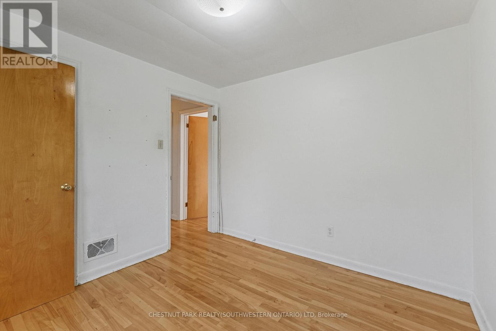 809 Smyth Road N, Ottawa, Ontario  K1G 1P2 - Photo 21 - X12653942