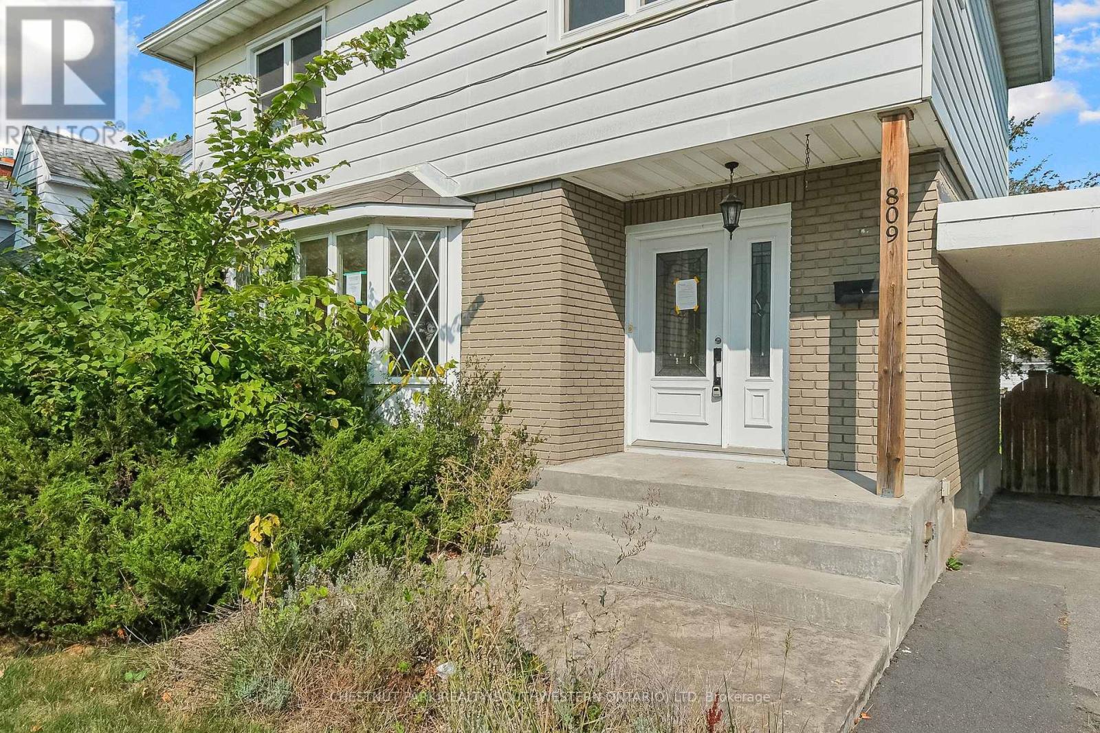 809 Smyth Road N, Ottawa, Ontario  K1G 1P2 - Photo 3 - X12653942