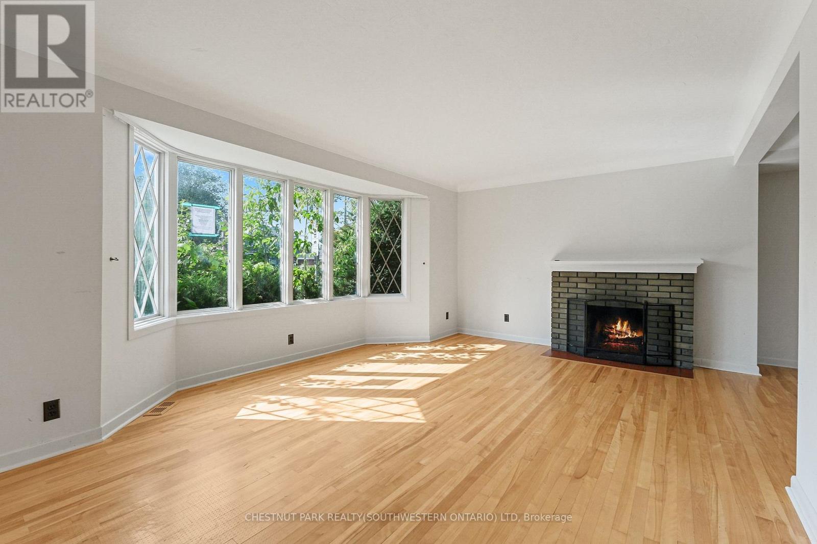 809 Smyth Road N, Ottawa, Ontario  K1G 1P2 - Photo 6 - X12653942