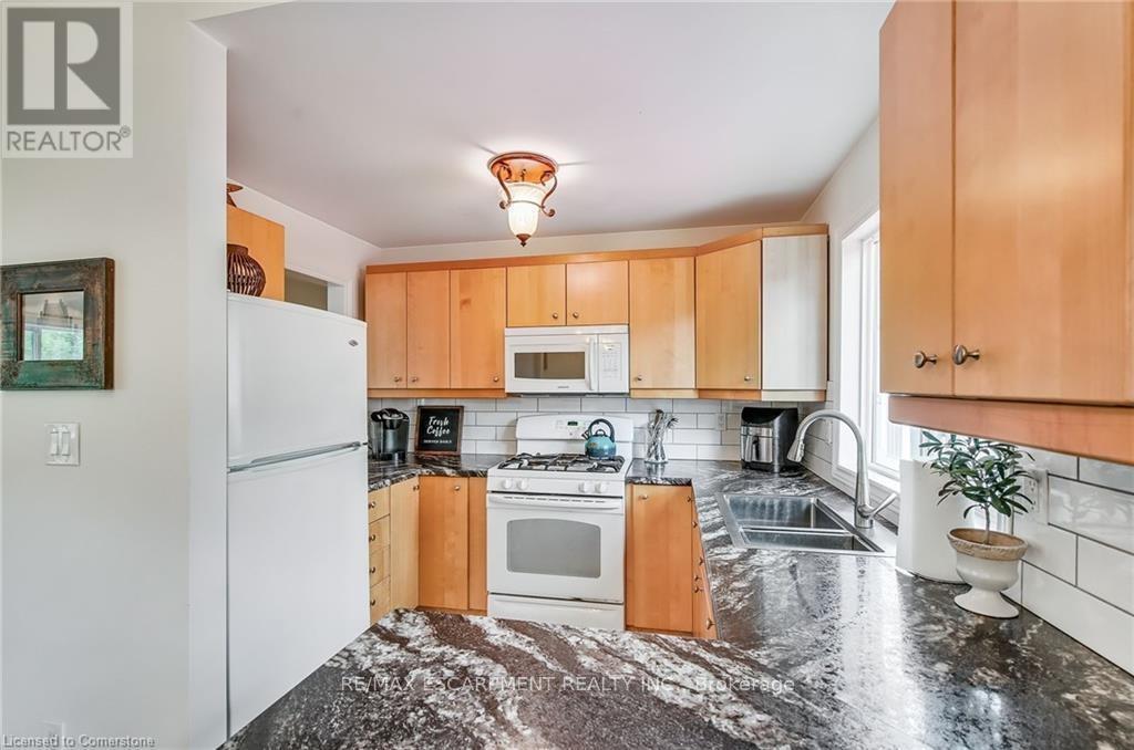 8 Beach Road, Haldimand, Ontario  N0A 1K0 - Photo 17 - X12653954