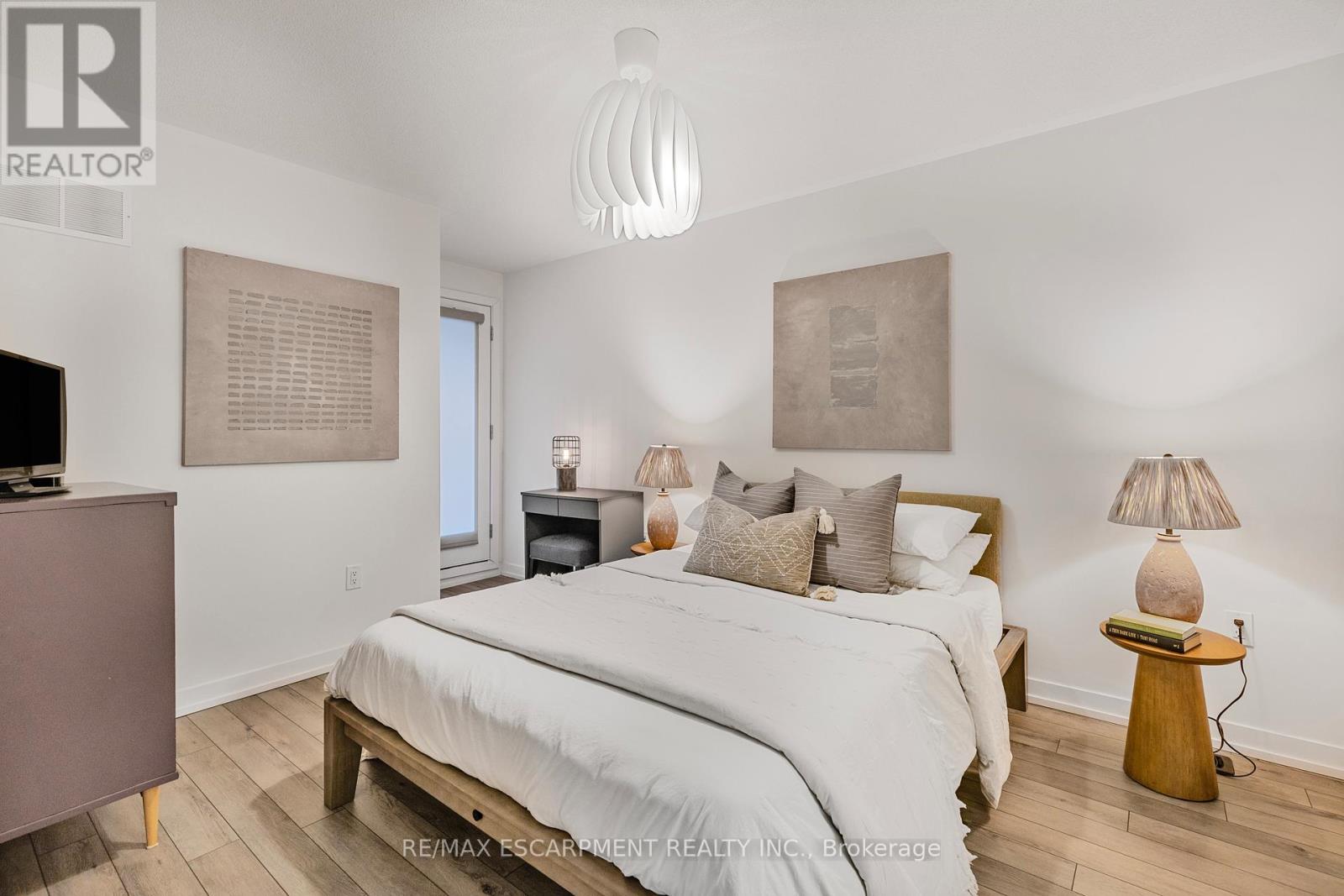 1543 Hilson Heights, Milton, Ontario  L9T 7E7 - Photo 16 - W12399609