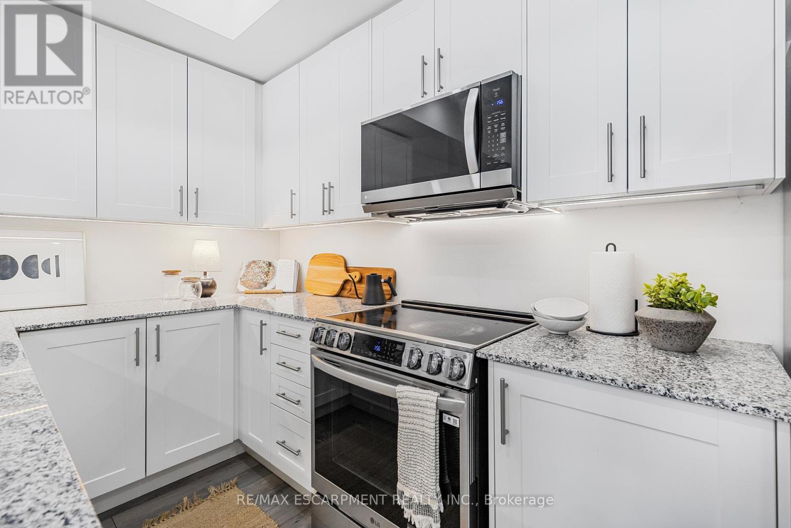 1543 Hilson Heights, Milton, Ontario  L9T 7E7 - Photo 13 - W12399609