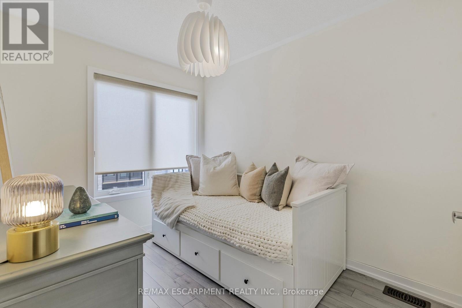 1543 Hilson Heights, Milton, Ontario  L9T 7E7 - Photo 19 - W12399609