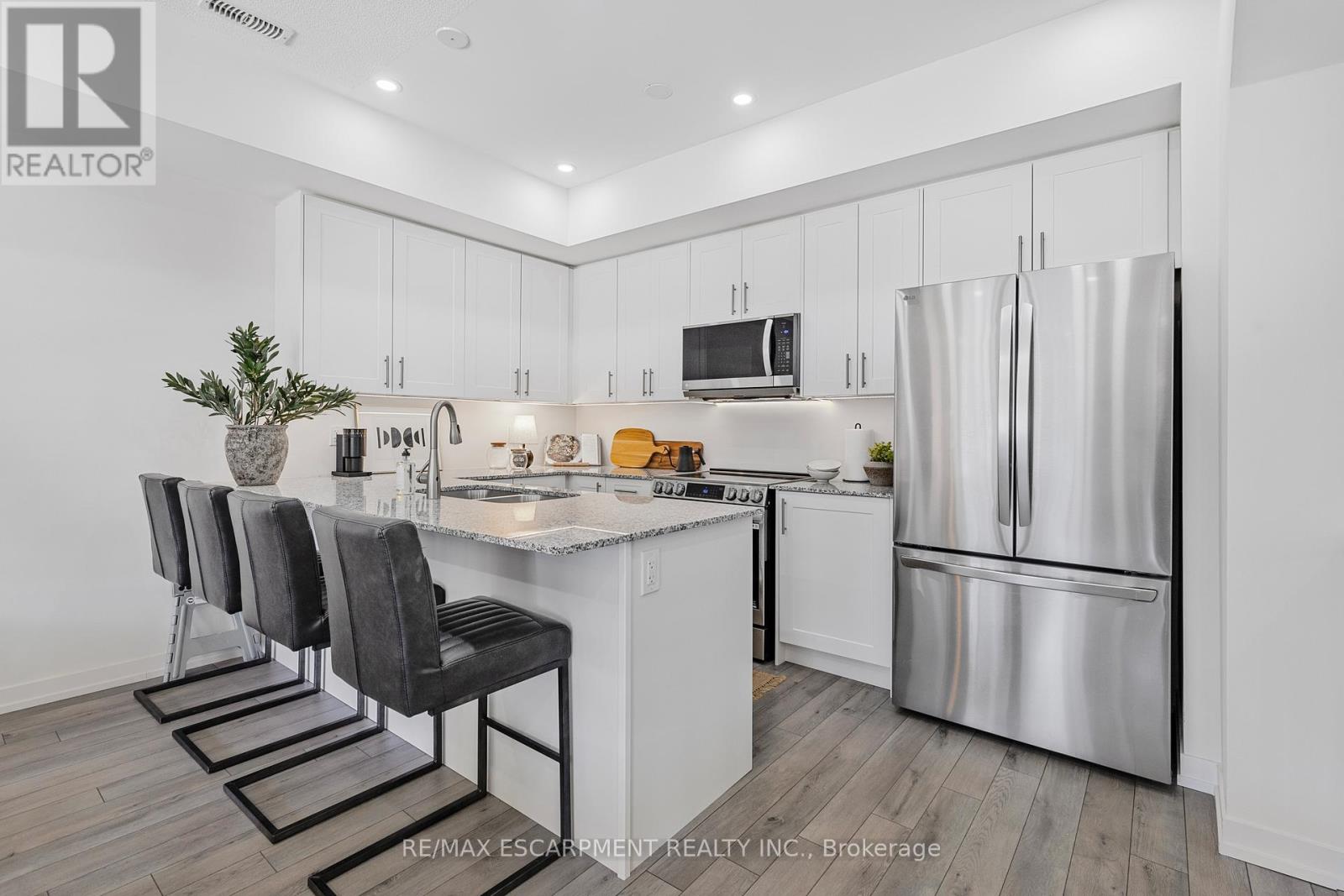 1543 Hilson Heights, Milton, Ontario  L9T 7E7 - Photo 11 - W12399609