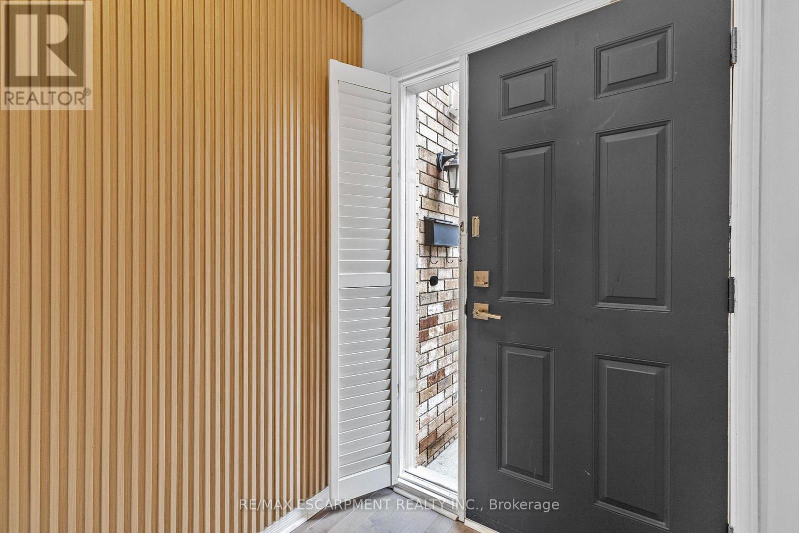 5 - 2015 Cleaver Avenue, Burlington, Ontario  L7M 4J7 - Photo 4 - W12467053