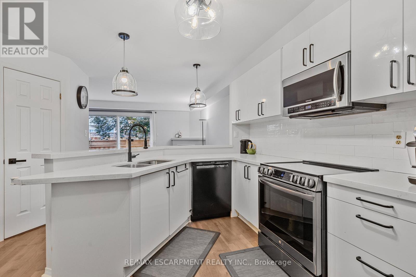 5 - 2015 Cleaver Avenue, Burlington, Ontario  L7M 4J7 - Photo 8 - W12467053