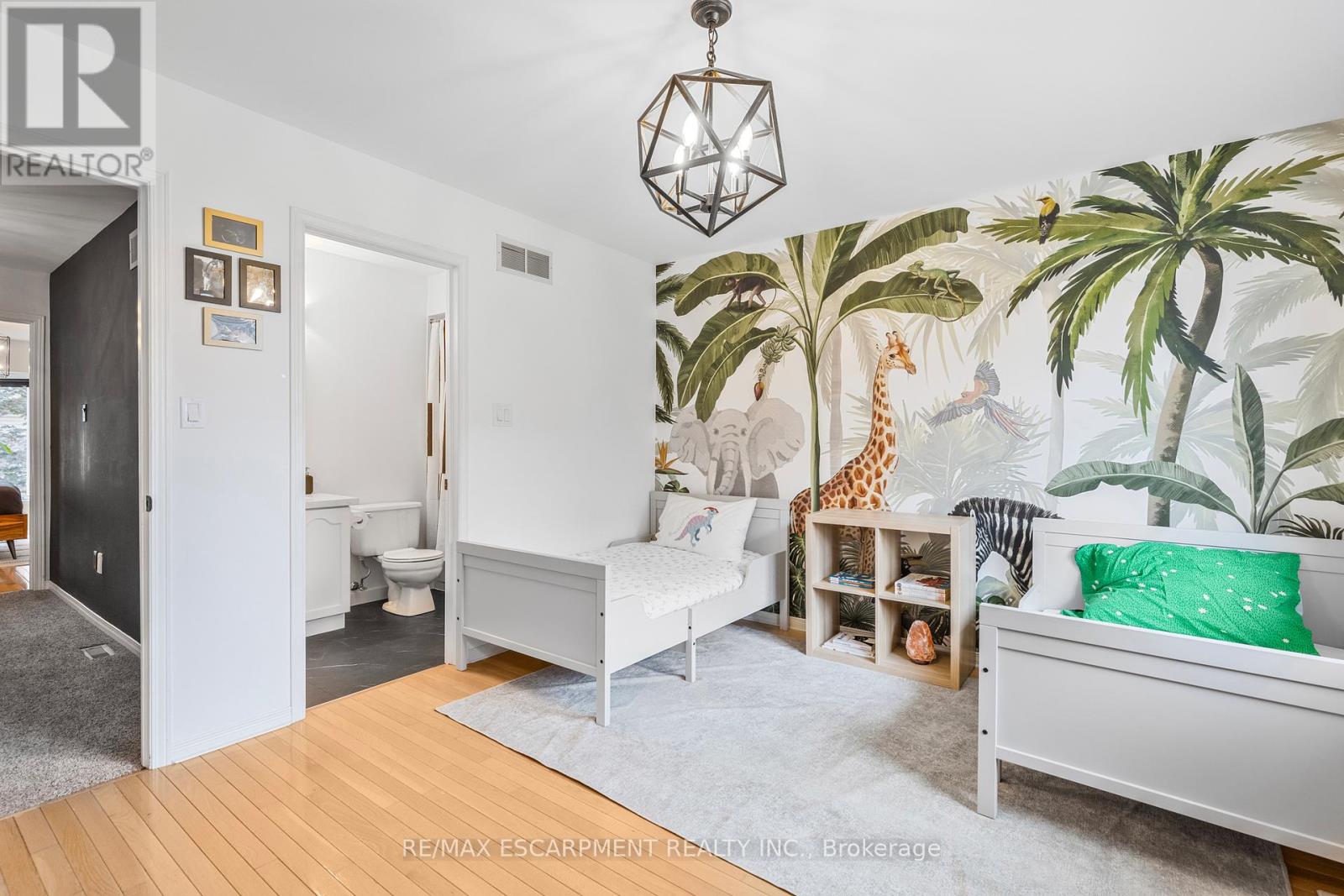 5 - 2015 Cleaver Avenue, Burlington, Ontario  L7M 4J7 - Photo 23 - W12467053