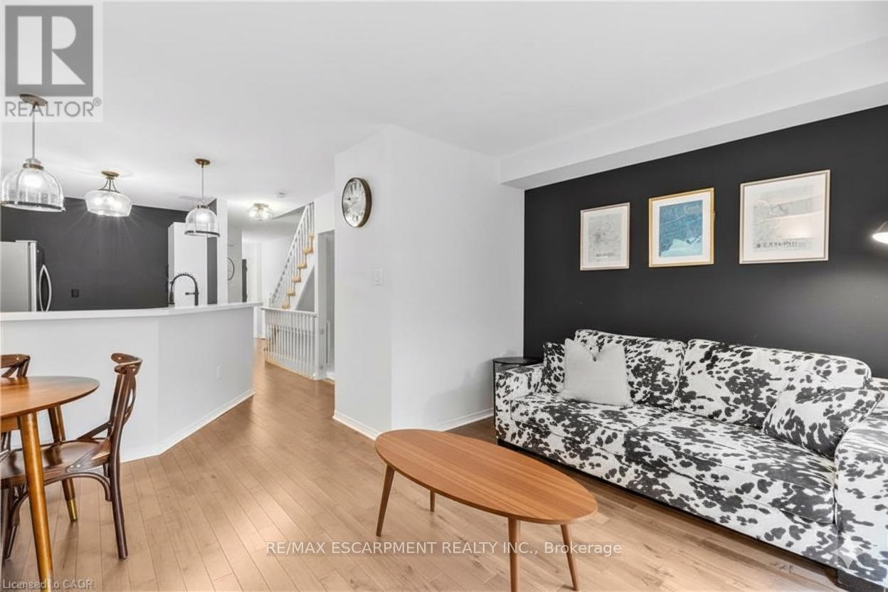 5 - 2015 Cleaver Avenue, Burlington, Ontario  L7M 4J7 - Photo 9 - W12467053