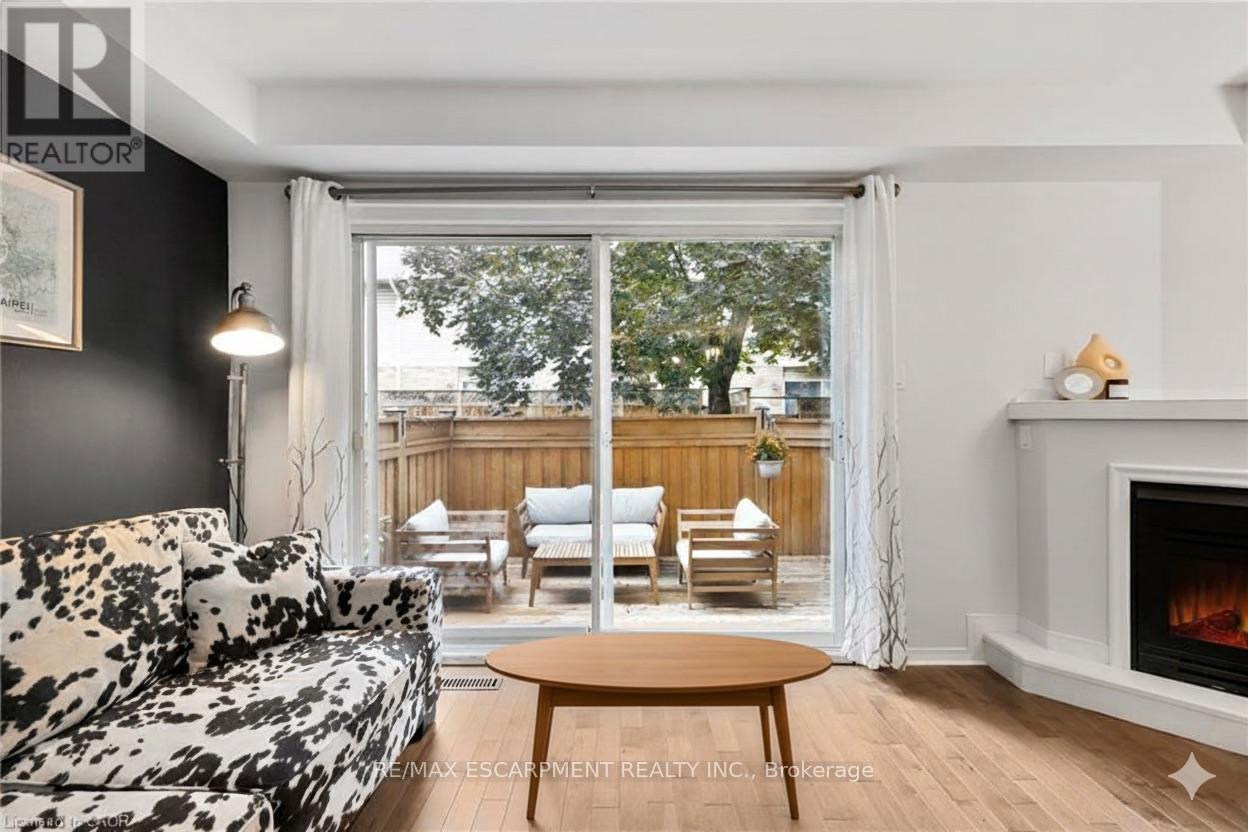 5 - 2015 Cleaver Avenue, Burlington, Ontario  L7M 4J7 - Photo 10 - W12467053