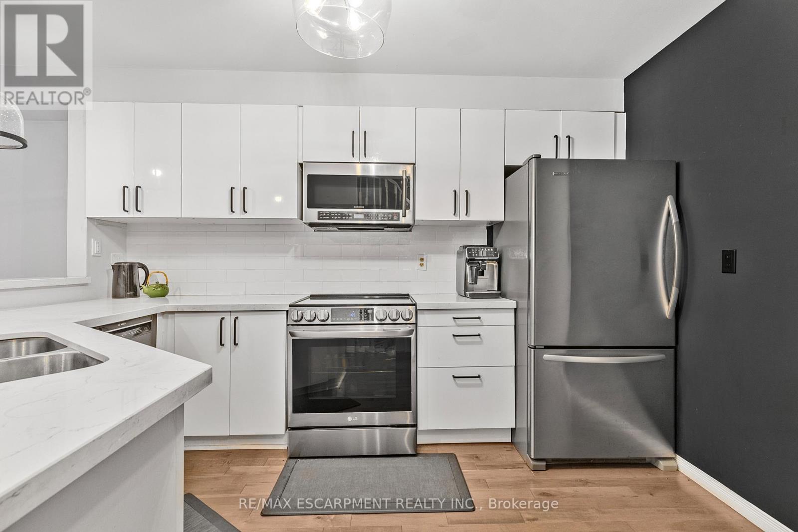 5 - 2015 Cleaver Avenue, Burlington, Ontario  L7M 4J7 - Photo 6 - W12467053