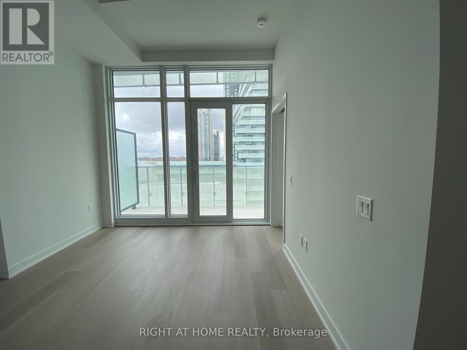 702 - 3883 Quartz Road, Mississauga, Ontario  L5B 0M4 - Photo 5 - W12654018