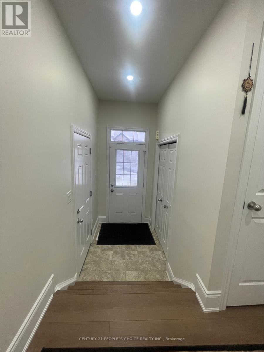 58 Renfrew Street, Kitchener, Ontario  N2R 1W6 - Photo 4 - X12654016