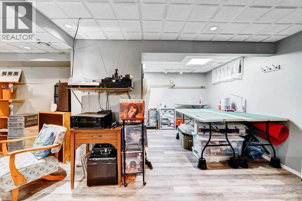 28 Hawktree Circle Nw, Calgary, Alberta  T3G 3M2 - Photo 23 - A2272081