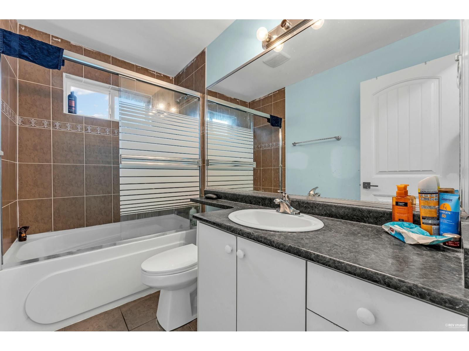 18011 63b Avenue, Surrey, British Columbia  V3S 4G1 - Photo 31 - R3075165