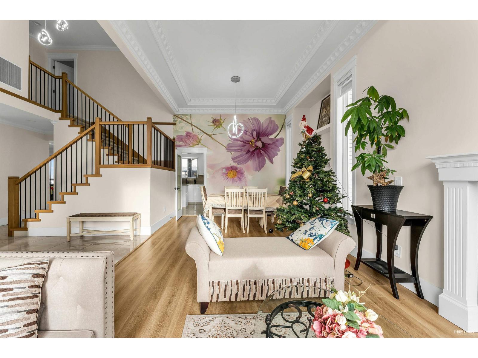 18011 63b Avenue, Surrey, British Columbia  V3S 4G1 - Photo 4 - R3075165