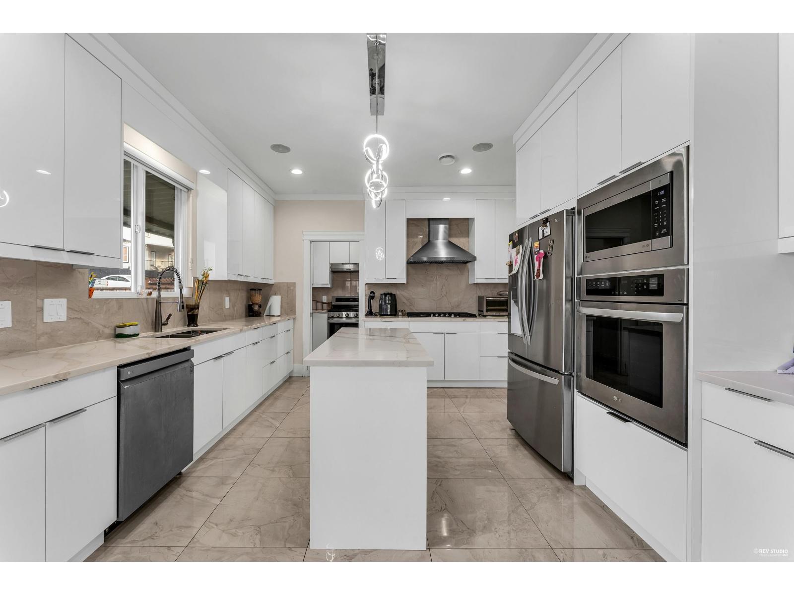 18011 63b Avenue, Surrey, British Columbia  V3S 4G1 - Photo 7 - R3075165