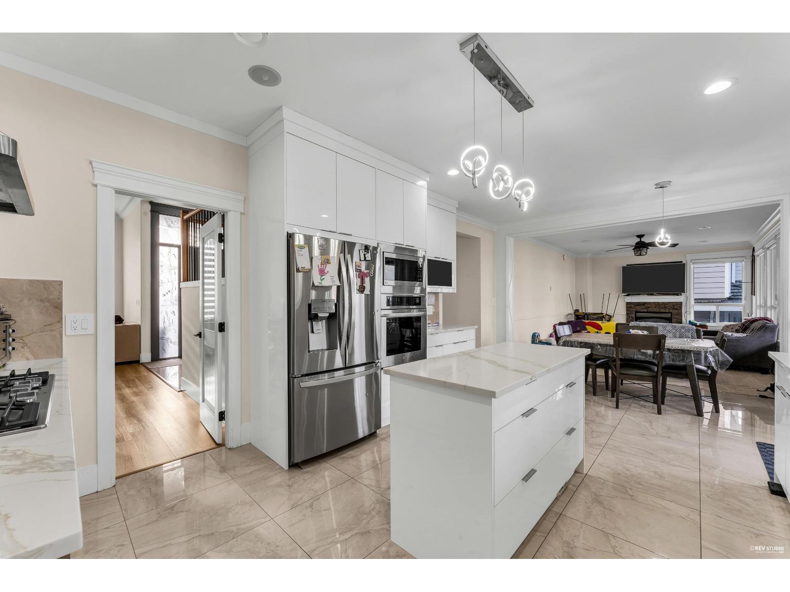 18011 63b Avenue, Surrey, British Columbia  V3S 4G1 - Photo 9 - R3075165