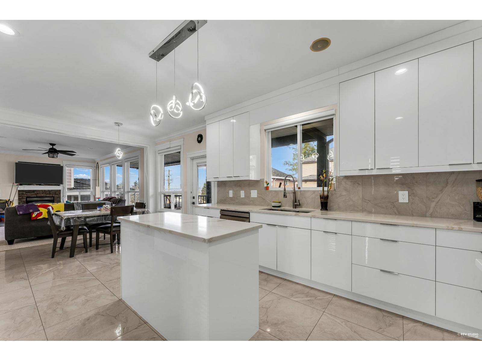 18011 63b Avenue, Surrey, British Columbia  V3S 4G1 - Photo 11 - R3075165