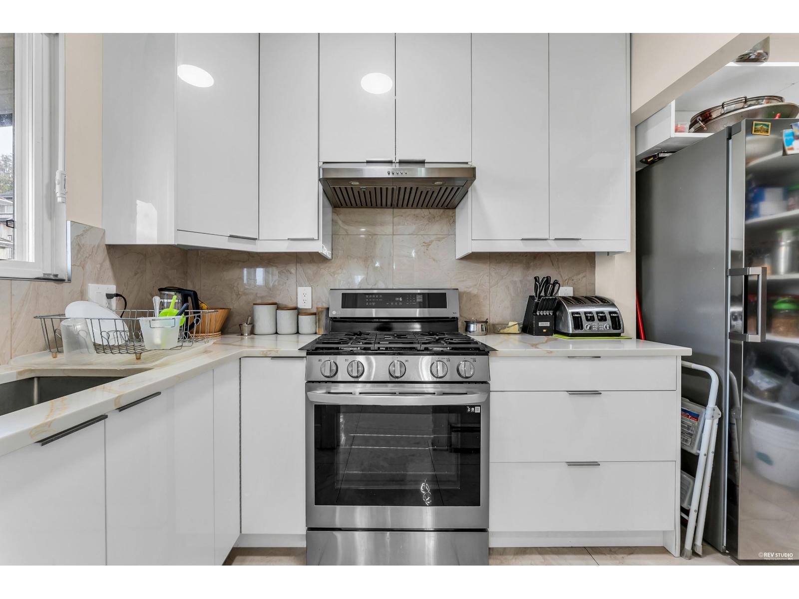 18011 63b Avenue, Surrey, British Columbia  V3S 4G1 - Photo 12 - R3075165