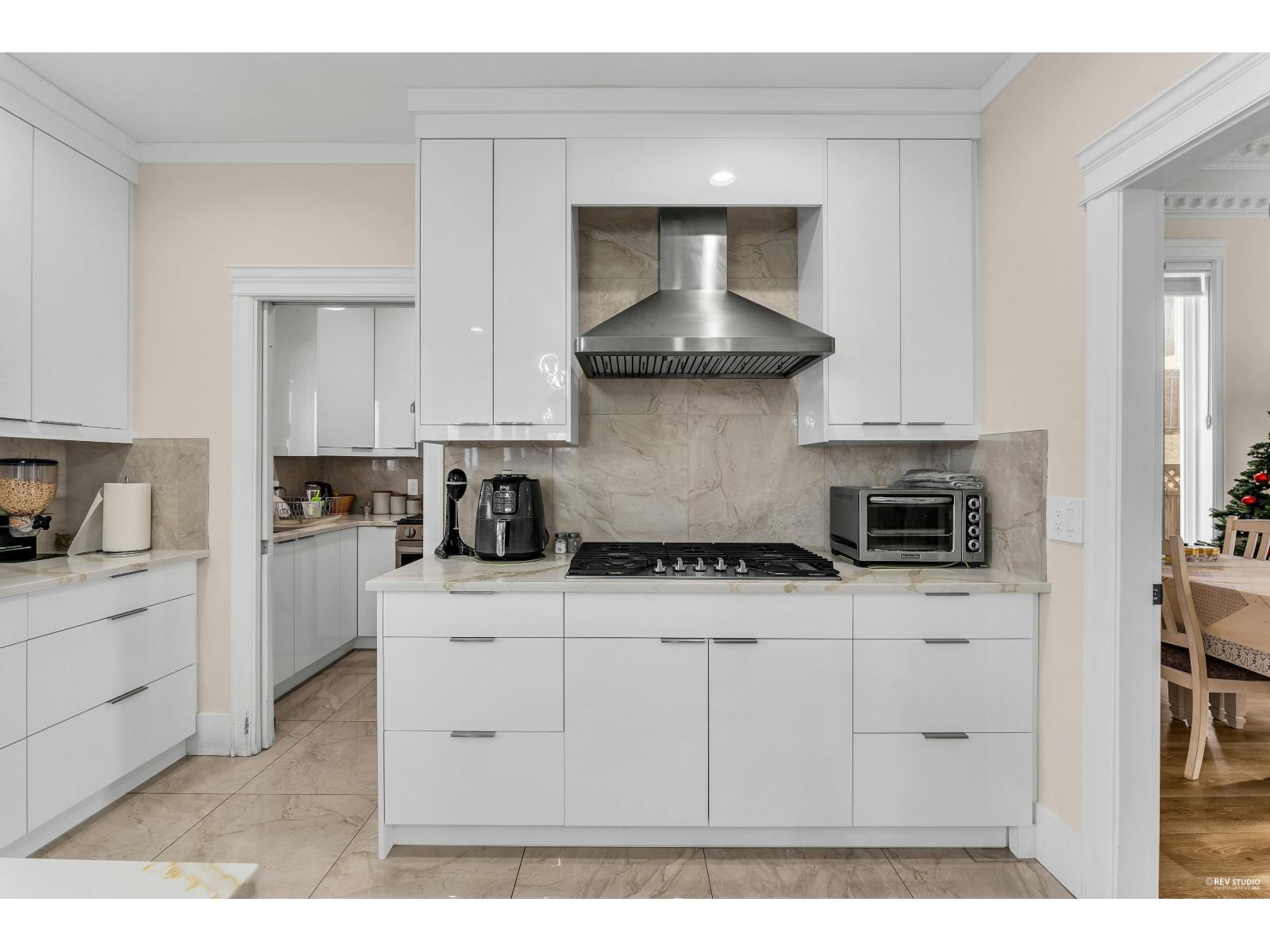 18011 63b Avenue, Surrey, British Columbia  V3S 4G1 - Photo 10 - R3075165