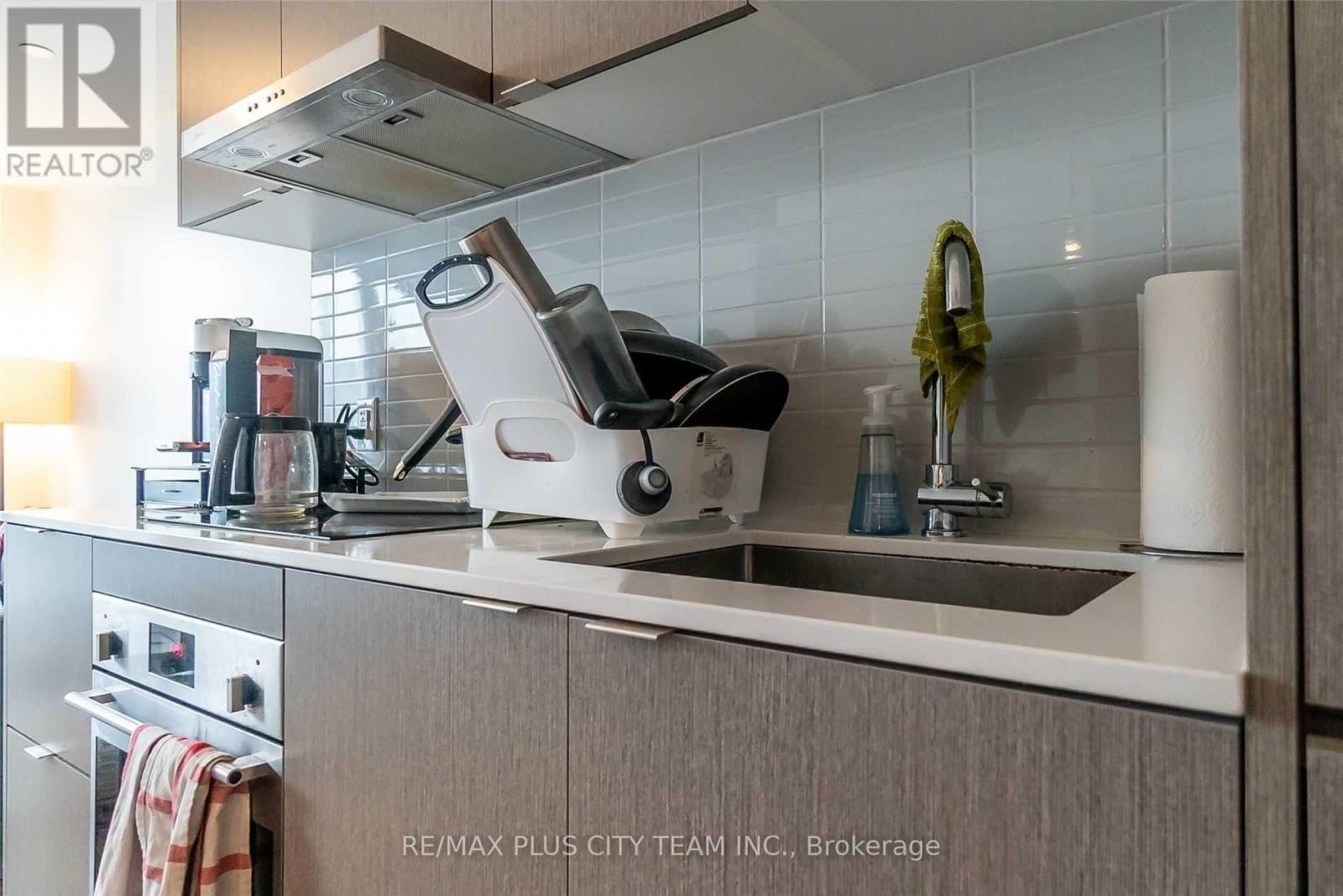 2605 - 88 Harbour Street, Toronto, Ontario  M5J 0C3 - Photo 3 - C12654056