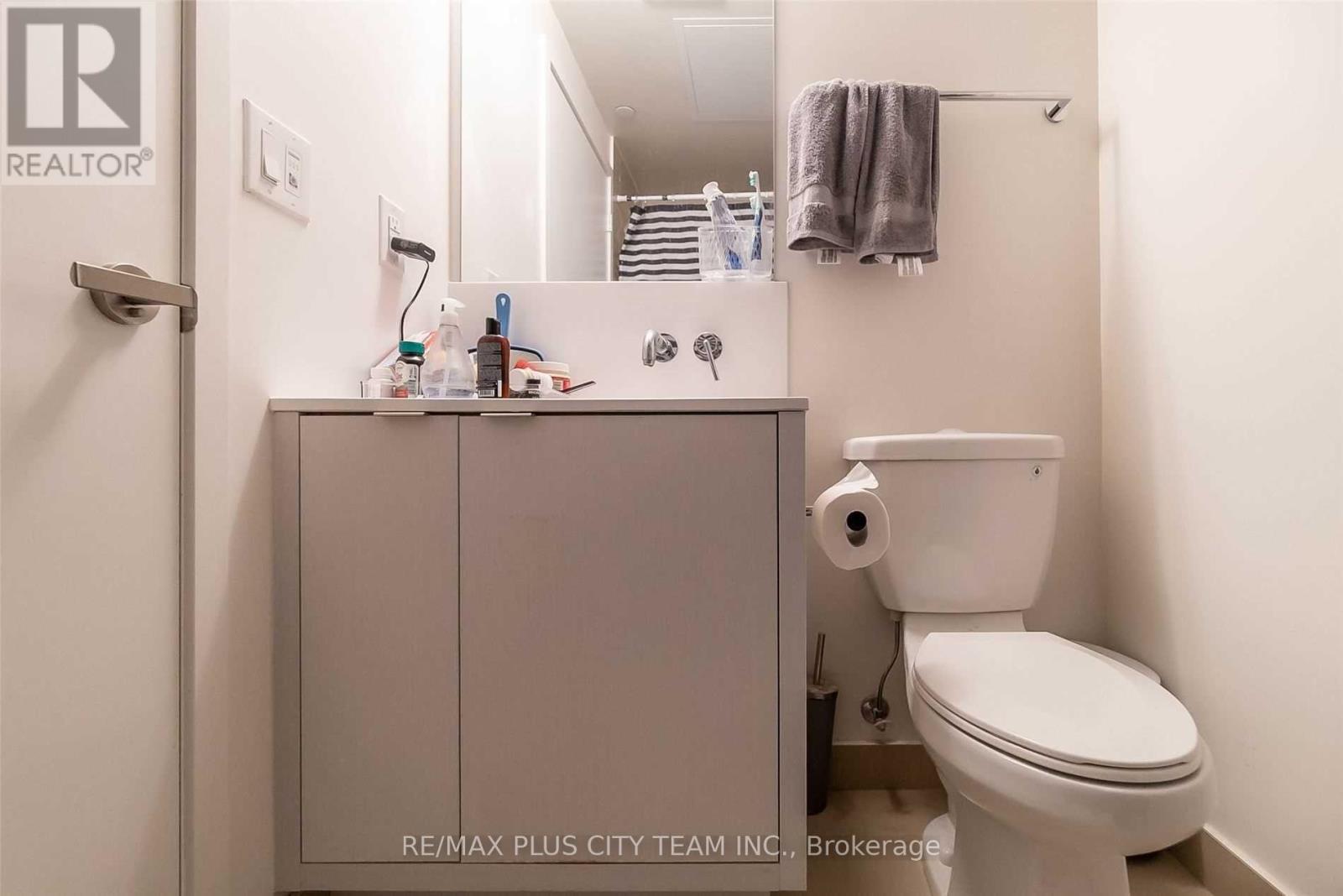 2605 - 88 Harbour Street, Toronto, Ontario  M5J 0C3 - Photo 8 - C12654056