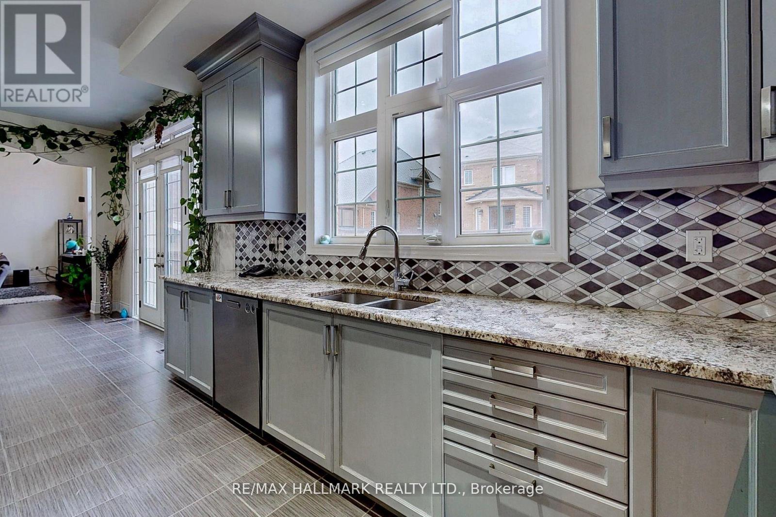 64 Chesney Crescent, Vaughan, Ontario  L4H 4A5 - Photo 16 - N12654054