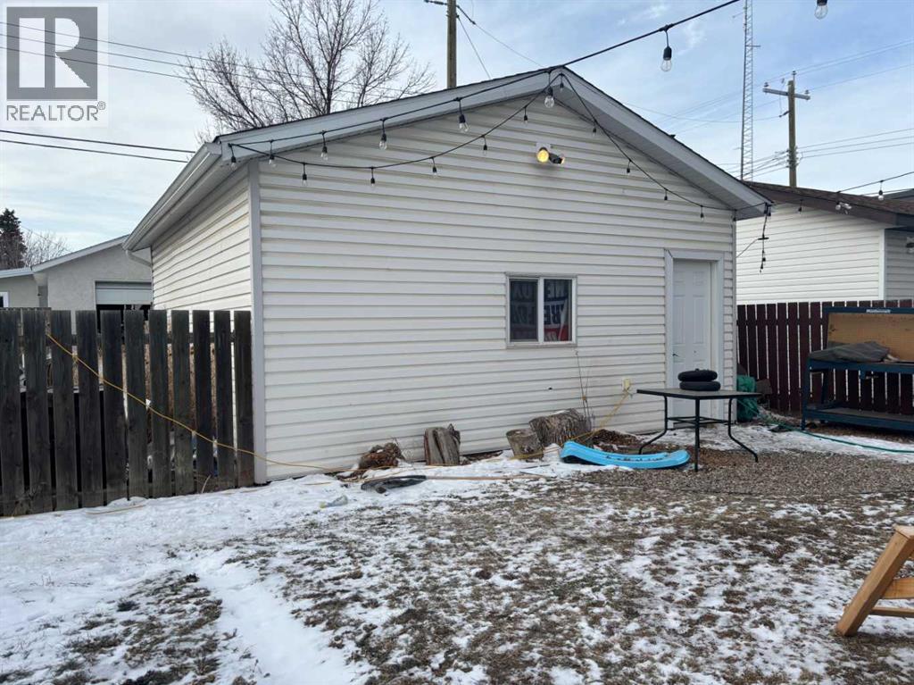 2010 15 Street, Coaldale, Alberta  T1M 1A2 - Photo 3 - A2276348