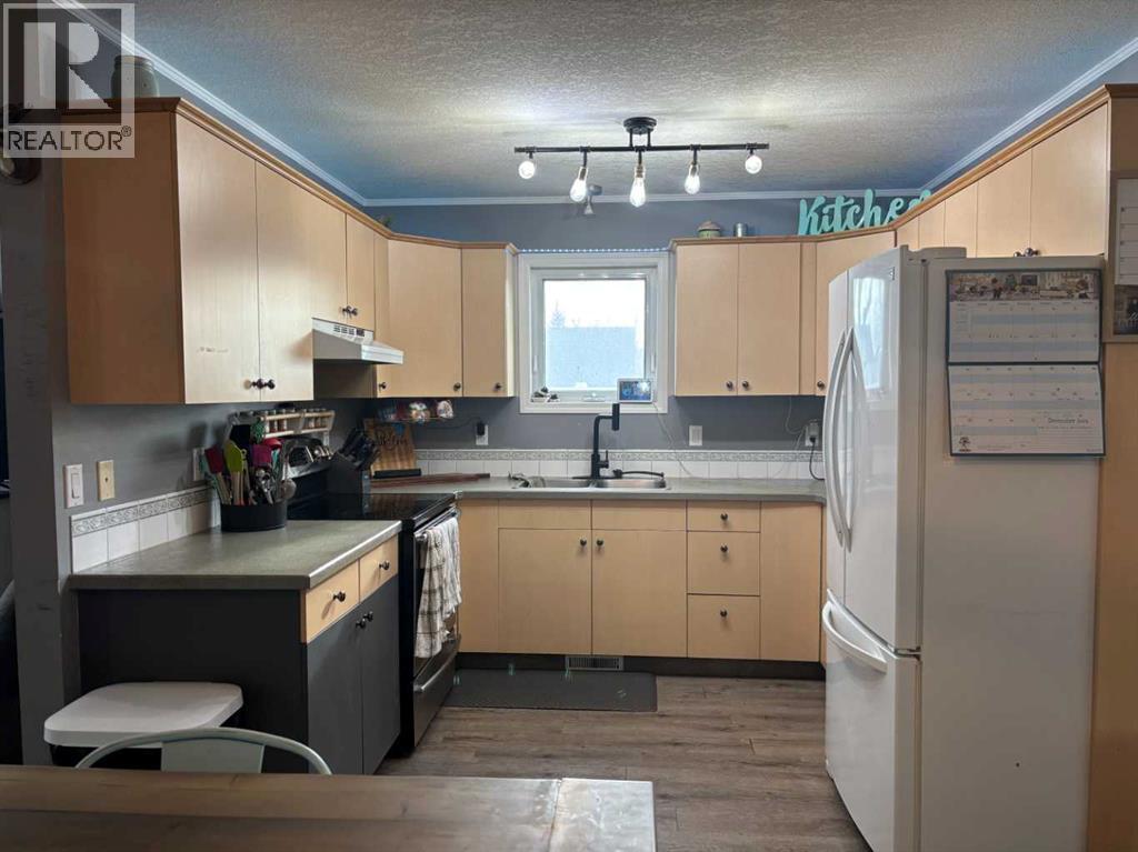 2010 15 Street, Coaldale, Alberta  T1M 1A2 - Photo 8 - A2276348