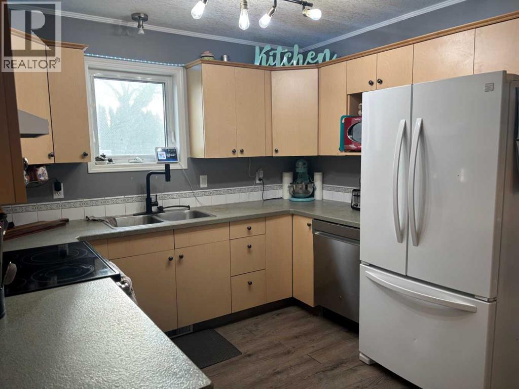 2010 15 Street, Coaldale, Alberta  T1M 1A2 - Photo 9 - A2276348