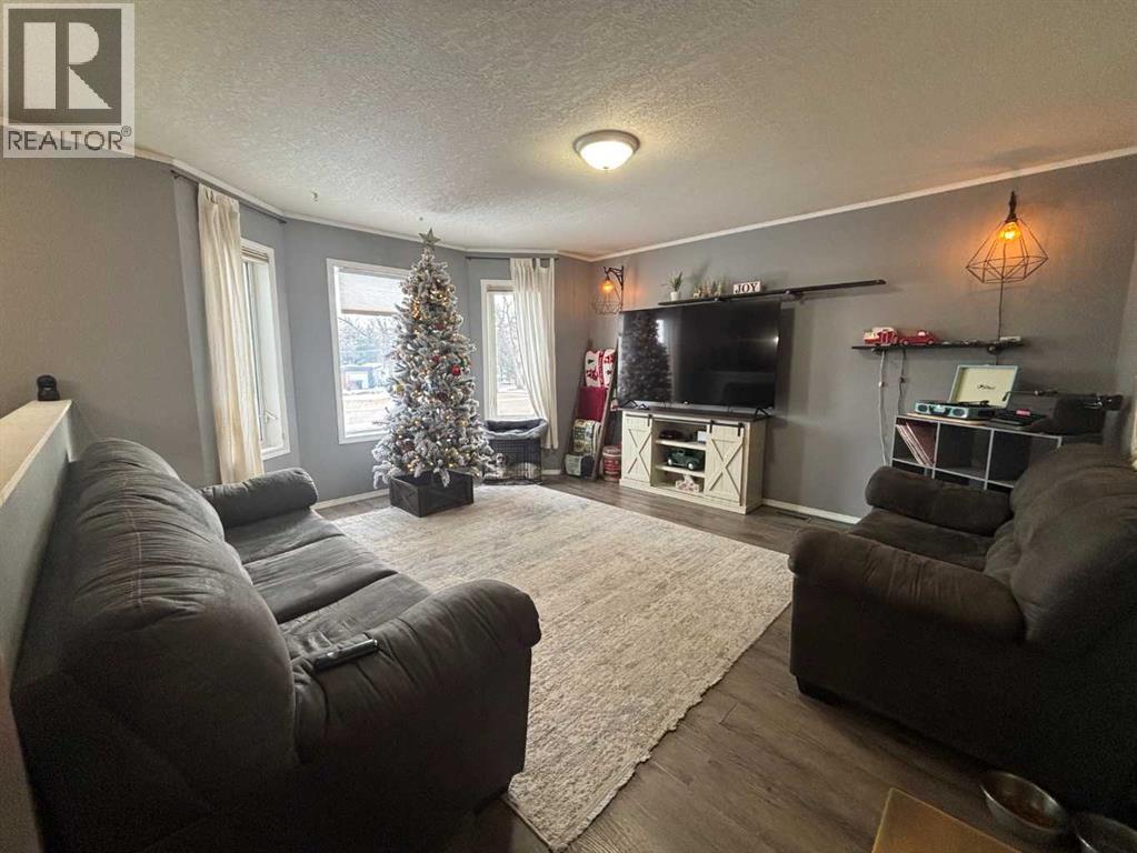 2010 15 Street, Coaldale, Alberta  T1M 1A2 - Photo 4 - A2276348