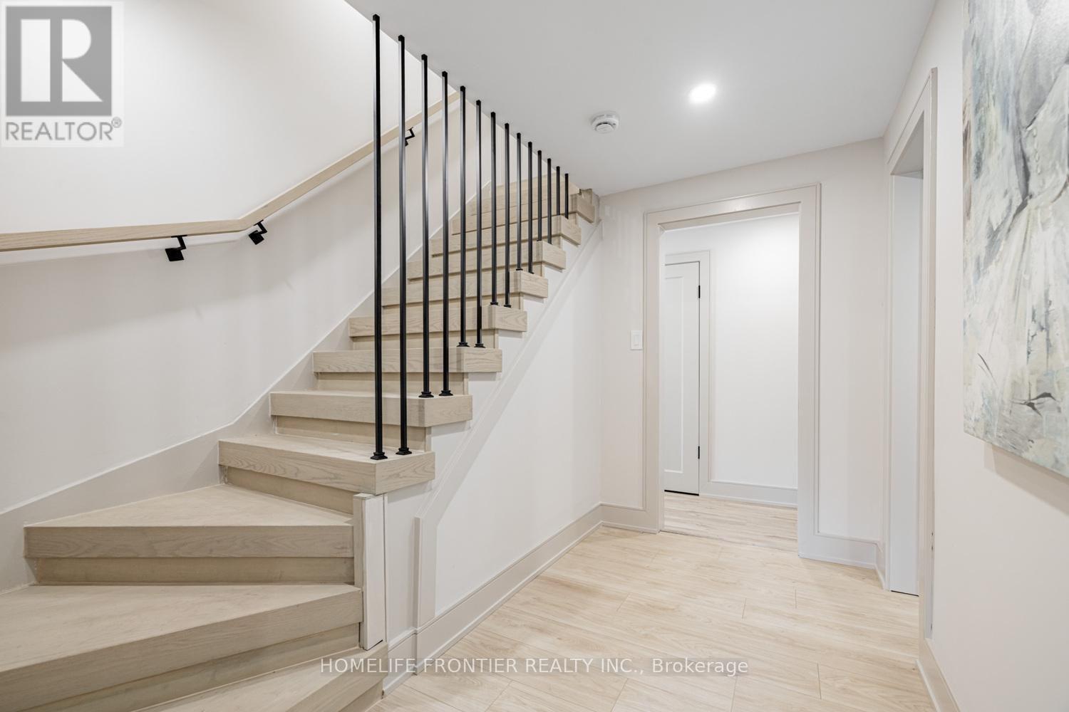 43 Thorny Brae Drive, Markham, Ontario  L3T 3G5 - Photo 3 - N12645936