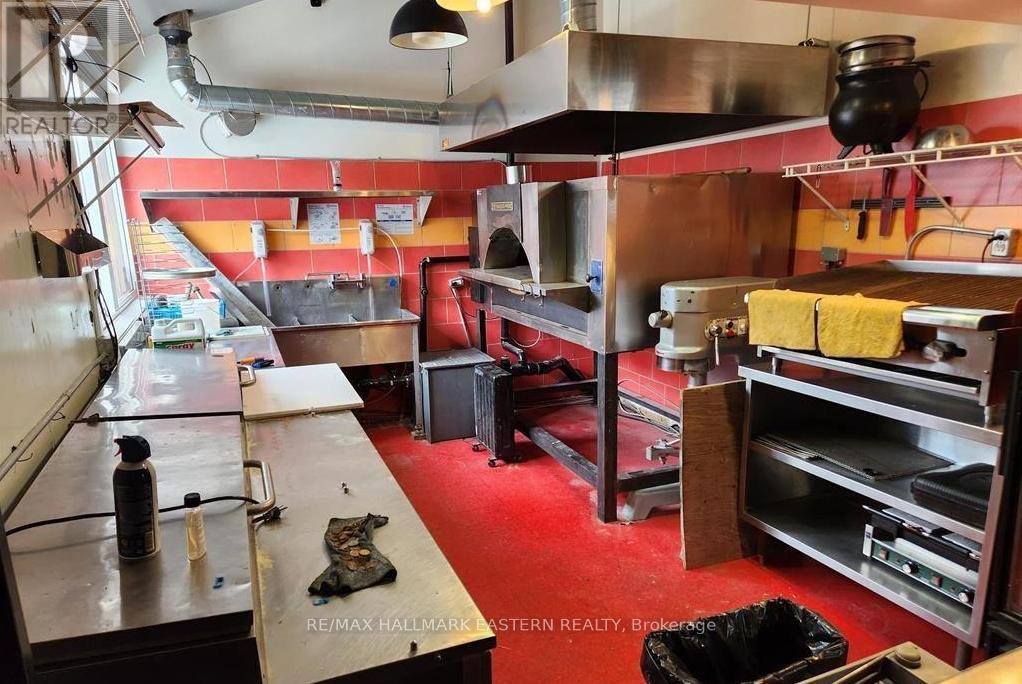 197 Hunter Street W, Peterborough (Town Ward 3), Ontario  K9H 2L1 - Photo 15 - X12652242