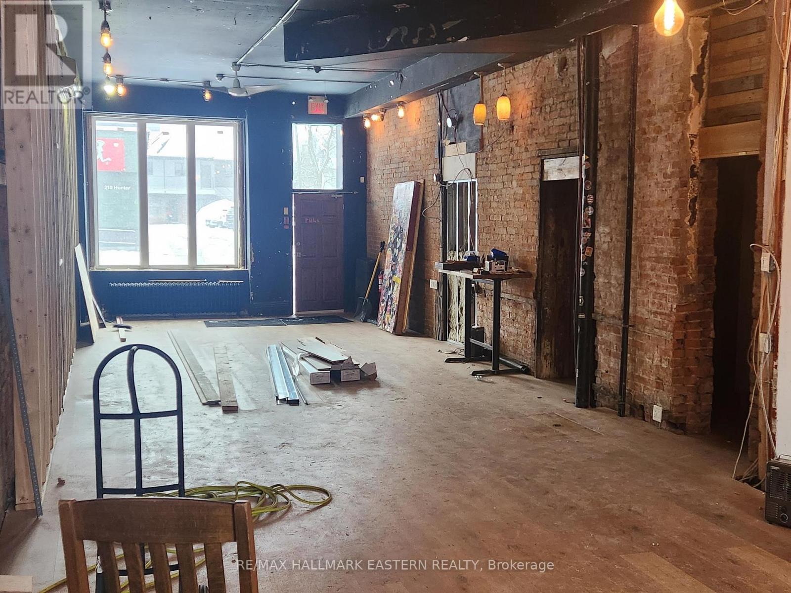 197 Hunter Street W, Peterborough (Town Ward 3), Ontario  K9H 2L1 - Photo 10 - X12652242