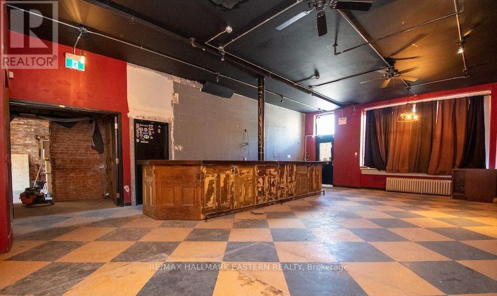 197 Hunter Street W, Peterborough (Town Ward 3), Ontario  K9H 2L1 - Photo 11 - X12652242