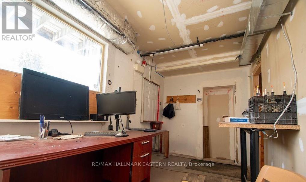 197 Hunter Street W, Peterborough (Town Ward 3), Ontario  K9H 2L1 - Photo 17 - X12652242