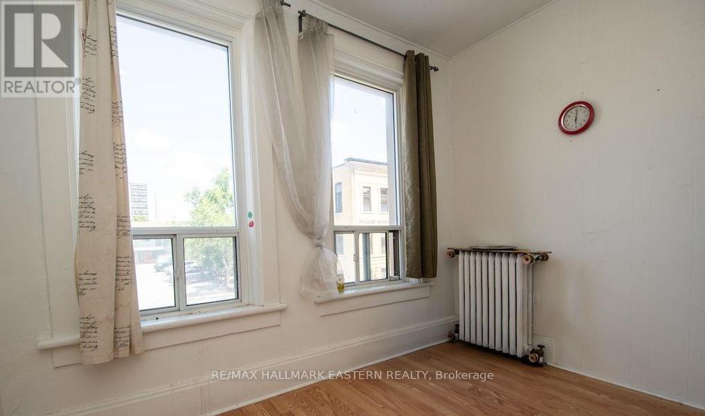 197 Hunter Street W, Peterborough (Town Ward 3), Ontario  K9H 2L1 - Photo 23 - X12652242