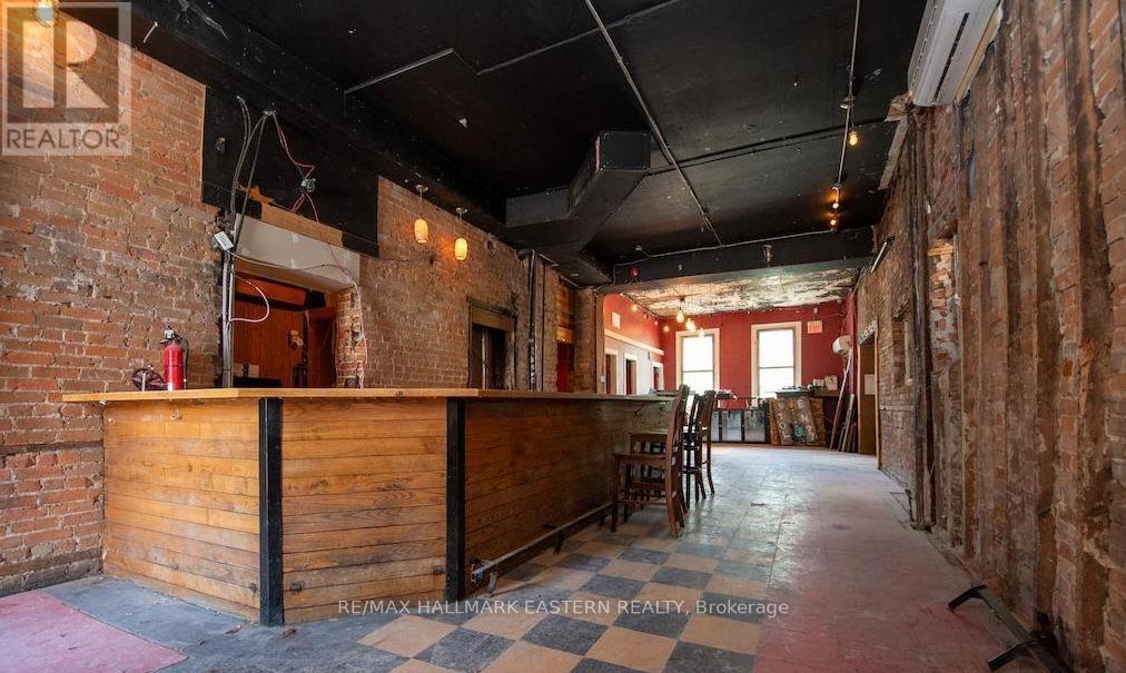 197 Hunter Street W, Peterborough (Town Ward 3), Ontario  K9H 2L1 - Photo 13 - X12652242