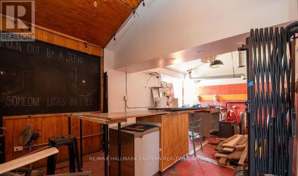 197 Hunter Street W, Peterborough (Town Ward 3), Ontario  K9H 2L1 - Photo 16 - X12652242