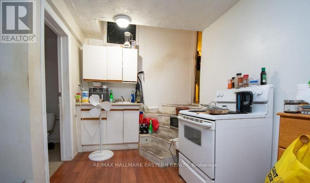 197 Hunter Street W, Peterborough (Town Ward 3), Ontario  K9H 2L1 - Photo 47 - X12652242