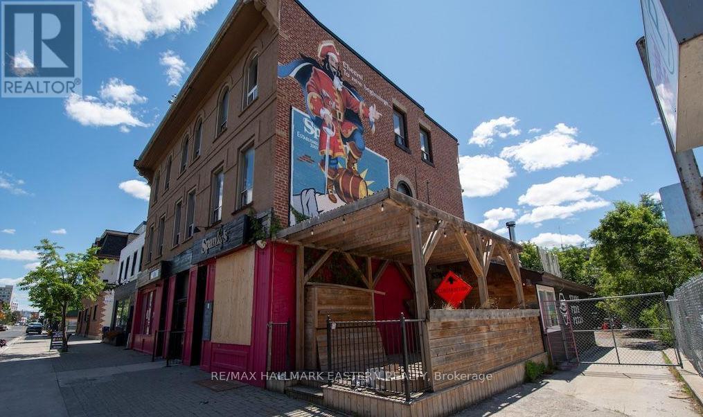 197 Hunter Street W, Peterborough (Town Ward 3), Ontario  K9H 2L1 - Photo 7 - X12652242