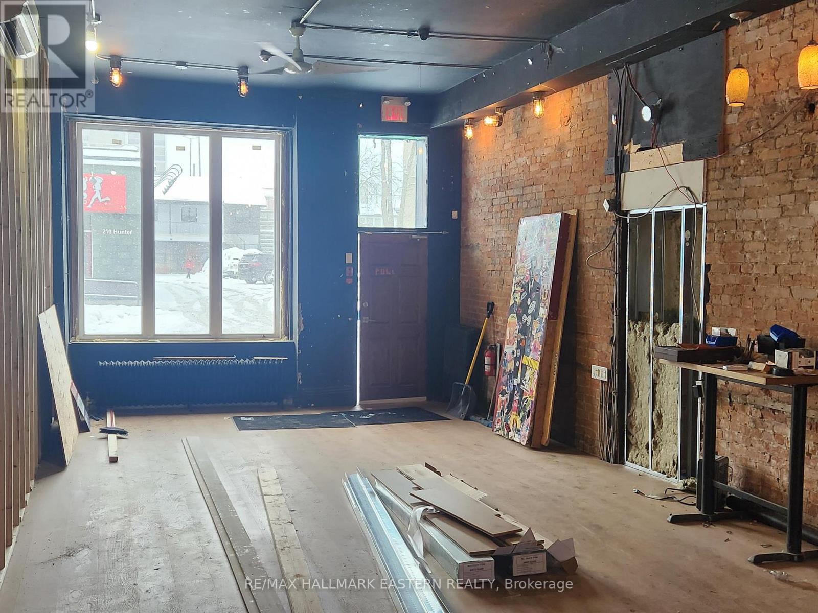 197 Hunter Street W, Peterborough (Town Ward 3), Ontario  K9H 2L1 - Photo 8 - X12652242