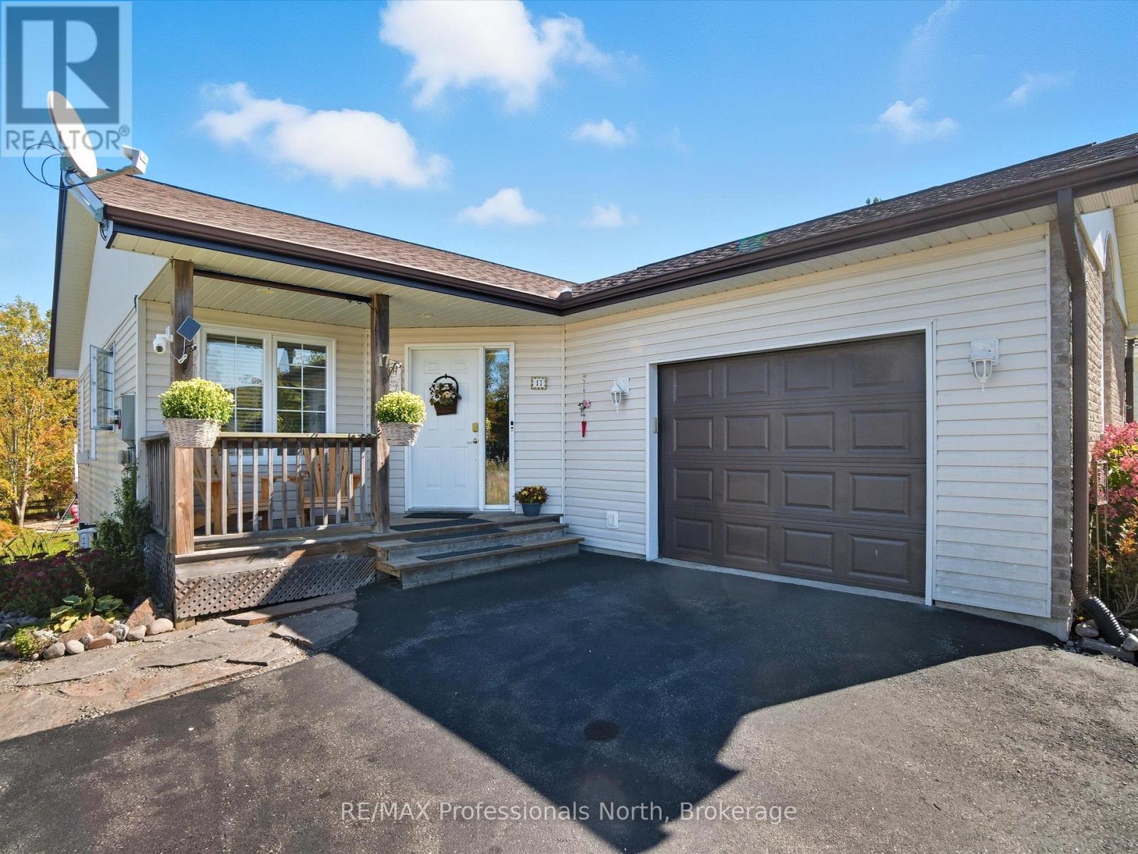 17 KEALL CRESCENT, Bracebridge, Ontario